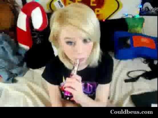 Goldengoddessxxx fingering herself on live webcam