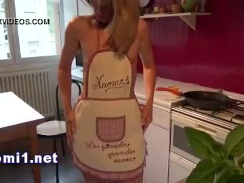 Porno couple amateur in the kitchen